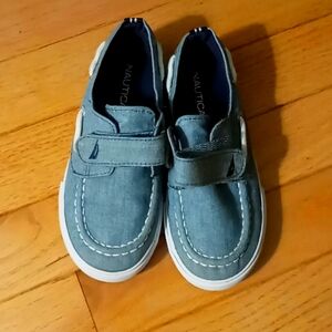 Nautica kids size 9 boat shoes